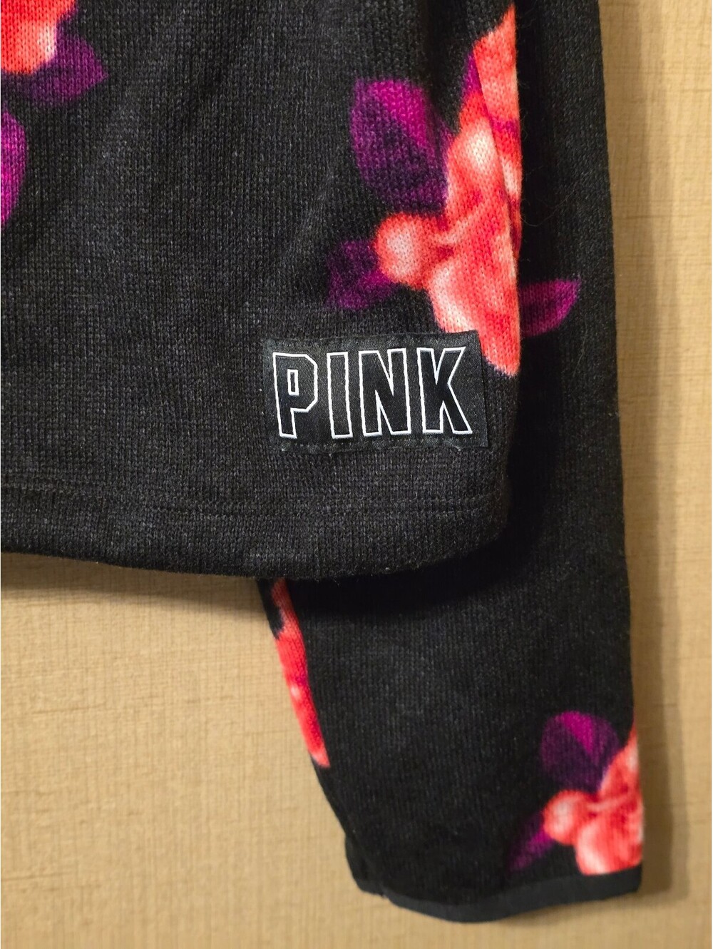 PINK Victoria's Secret Black Rose Floral Fleece Cropped Hoodie Size M - Picture 4 of 7